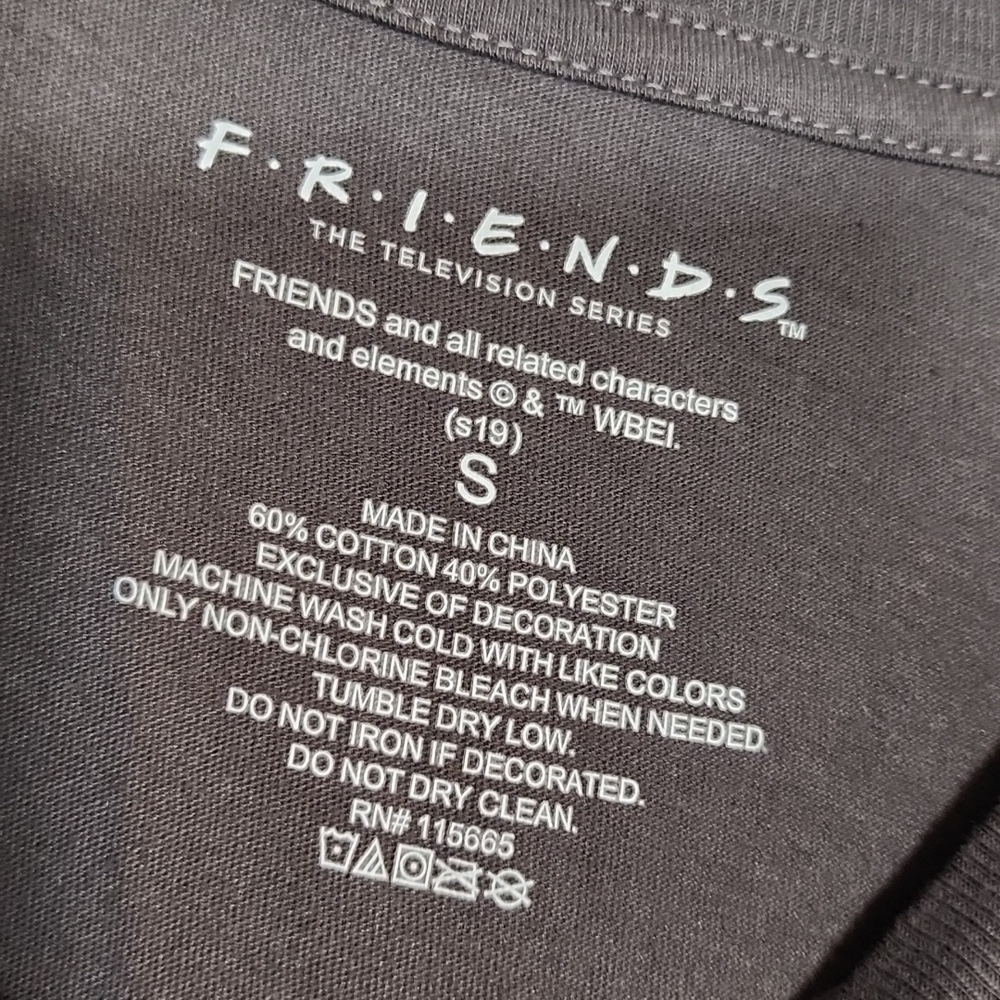 ♥️FRIENDS crop long sleeve shirt size S TV show - Picture 3 of 7